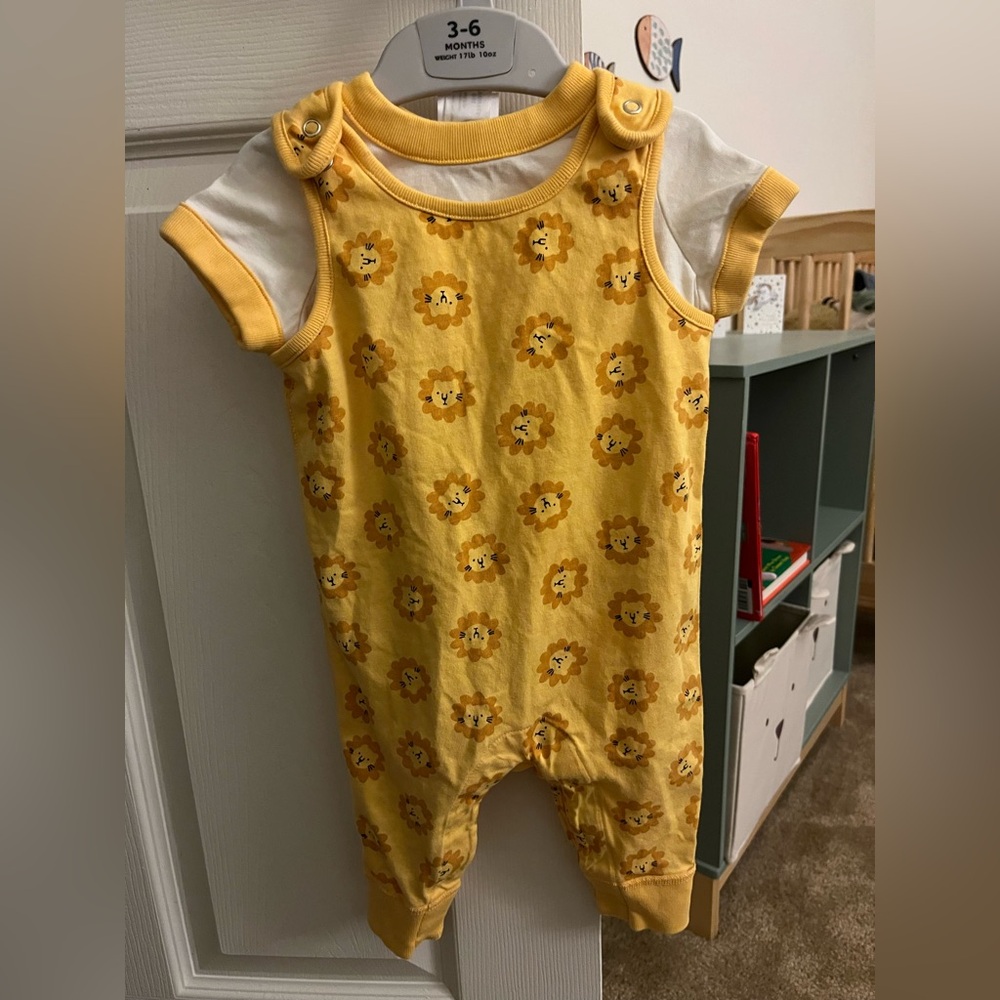 Hanna Andersson Yellow Lion Print Tshirt and Overalls set